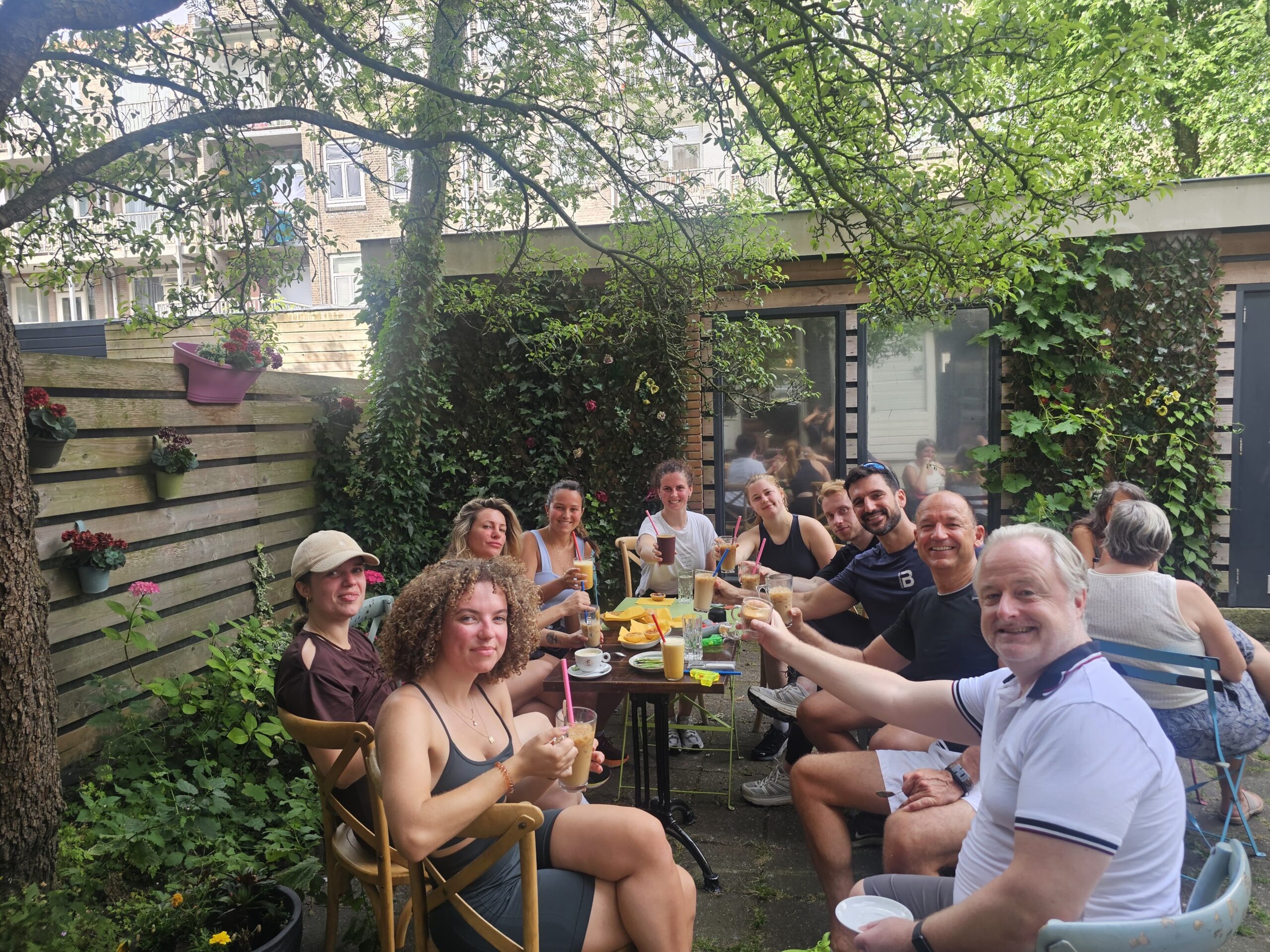 Sunny Açaí Run group moment